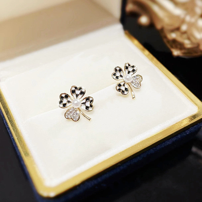 Four-Leaf Clover Grid Studs COMOSO BLACK 