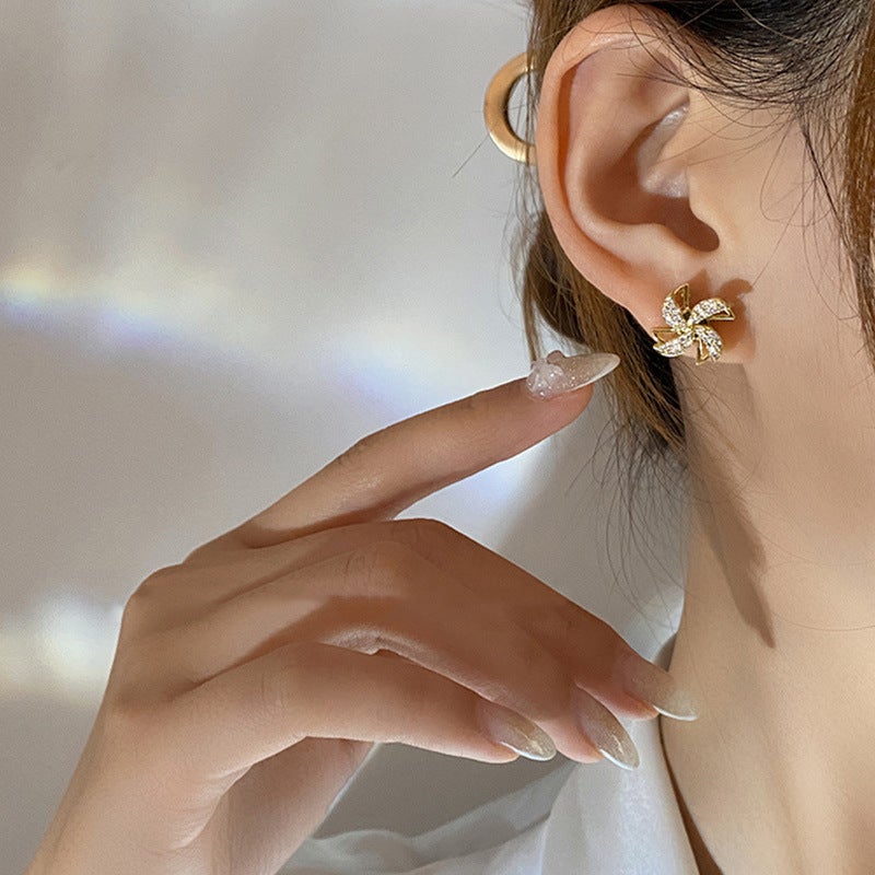 EXQUISITE CRYSTAL ROTATING WINDMILL EARRINGS COMOSO 